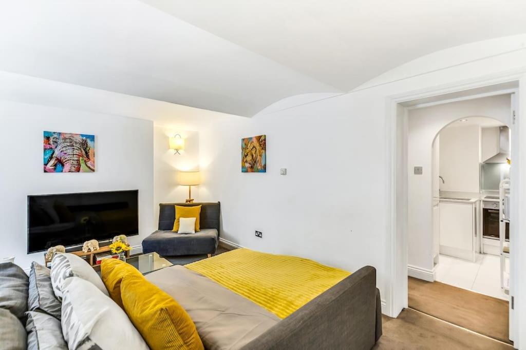 Elegant Apartment In The Heart Of Chelsea Sleeps 7 London Exterior photo